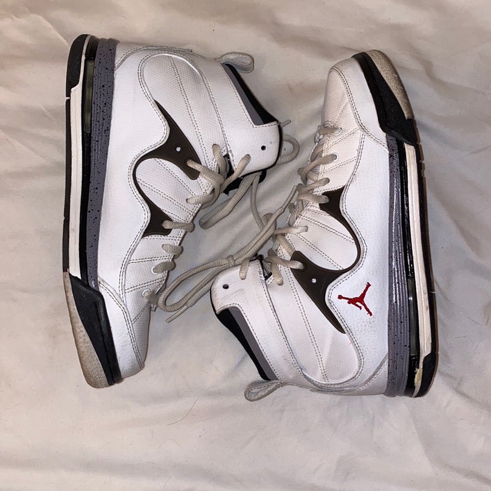 Authentic Jordan Sneakers White / Black / Gray 7Y